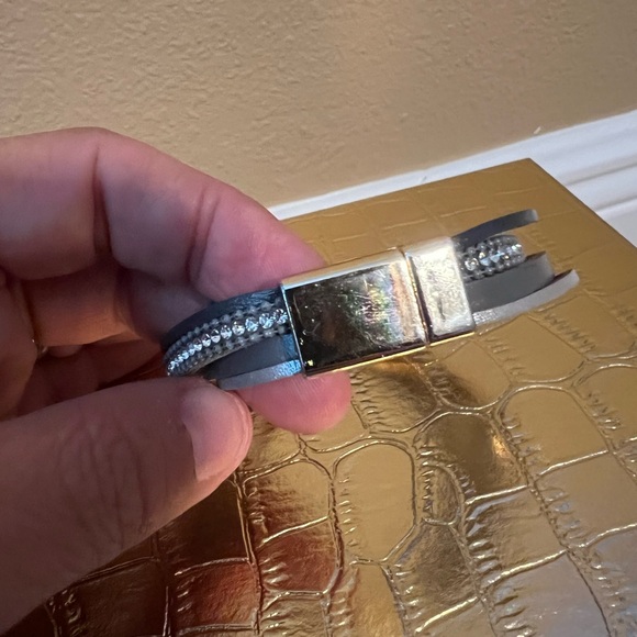 Elegant Silver and Gray Magnetic Clasp Bracelet - Picture 6 of 8